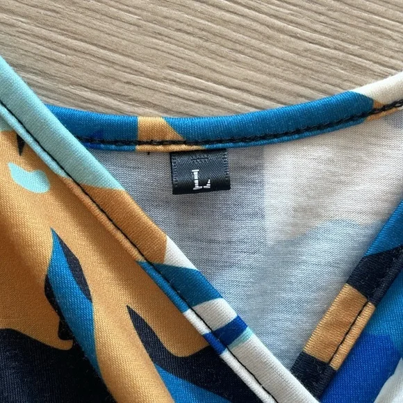 Cute adjustable strap summer dress - Picture 2 of 3